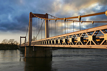 Pont suspendu,  ville de Cosne sur Loire