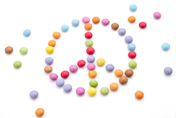 Friedenszeichen aus Schokolinsen