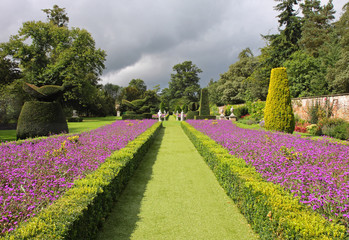Obraz premium An Formal English Landscaped Garden