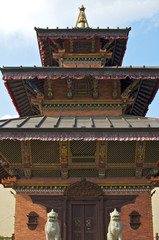 Fototapeta premium Eine prächtige dreistöckige Pagode in einem Park