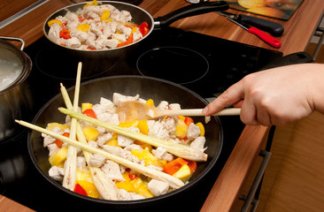 Putenfleisch verfeinert mit zitronengras