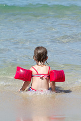 petite fille à la mer