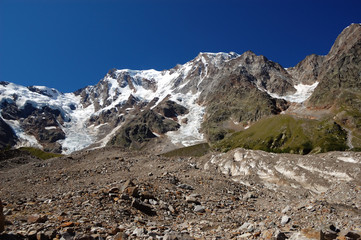 Fototapeta na wymiar Widok letnich lodowca Monte Rosa