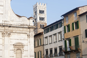 Fototapeta na wymiar Lucca, zabytkowe budynki