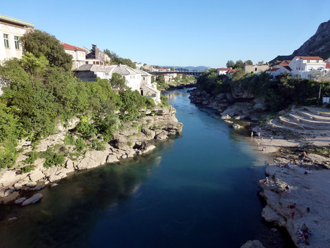 Mostar ciudad de Bosnia Herzegovina a orillas del río Neretva