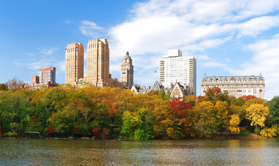 Fototapeta na wymiar New York City Central Park jesienią Manhattan panoramę