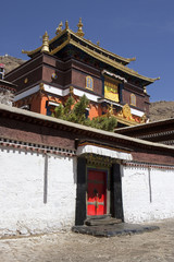 Obraz premium Ornate temple entrance at Buddhist monastery, Tibet