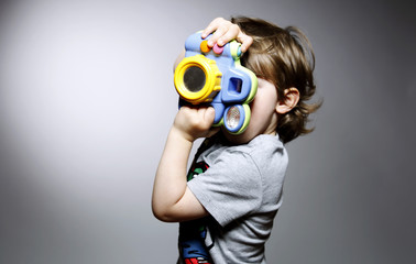 Kind fotografiert
