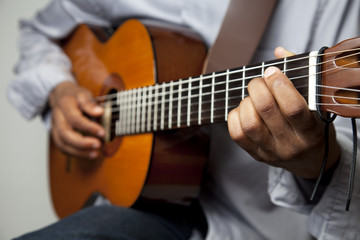 Fototapeta na wymiar Granie na gitarze