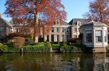 Fototapeta na wymiar Maison typique sur le canale, Edam, Pays-Bas