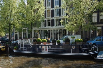 Obraz premium Maison flottante d'Amsterdam, Pays-Bas