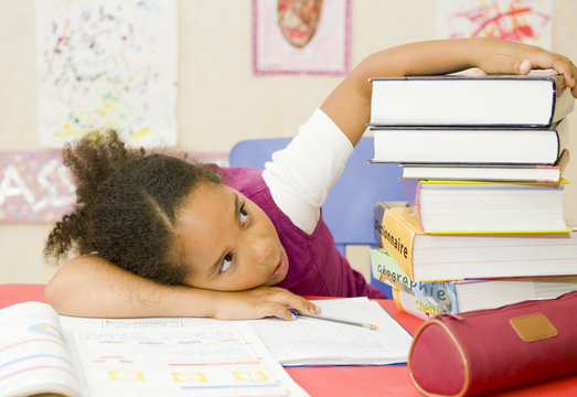 L'enfant et les devoirs d'&eacute;cole
