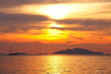 Obraz premium Sea and mountain. view of Thailand