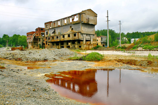 Toxic water in deserted mine