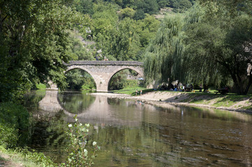 Fototapeta na wymiar Pont de Belcastel