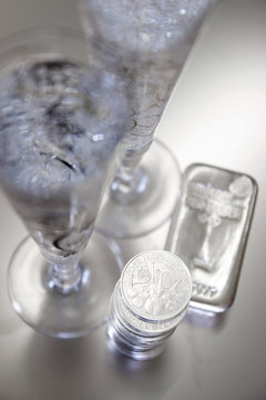 Anstossen auf erfolgreiches Investment in Silber
