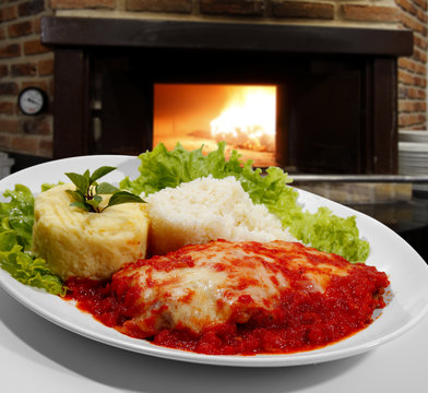 Bife &agrave; parmegiana