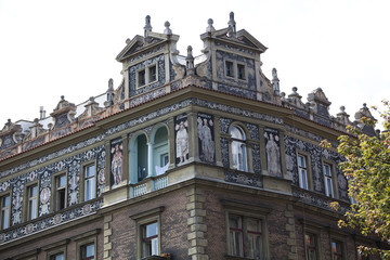 Fototapeta na wymiar ancient building in Budapest