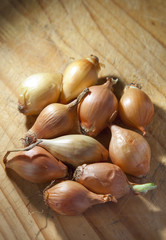 Baby onions grouped together