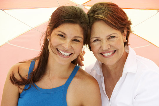 Hispanic mother and daughter smiling