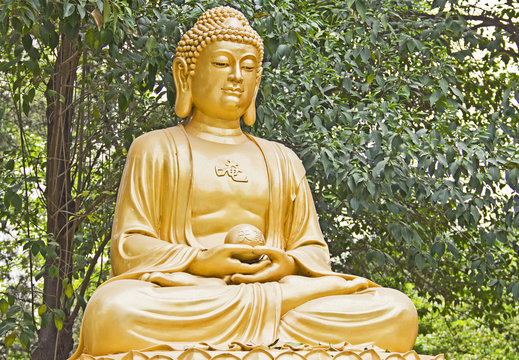 Buddha statue made of gold