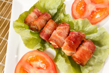 Prato de Frango com Bacon Alface e Tomate