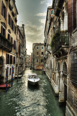 Obraz na płótnie Canvas Kanały i gondole w Wenecji, Włochy