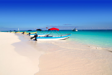 Fototapeta na wymiar boats in tropical beach Caribbean summer