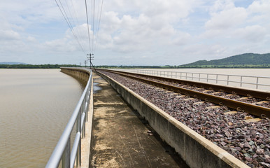 Fototapeta premium Railroad tracks curving1
