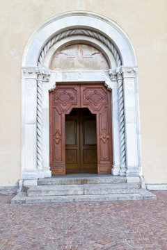 Kirchent&uuml;r &ldquo;Santa Tecla&rdquo; Kirche in Torno am Comer See, Italien