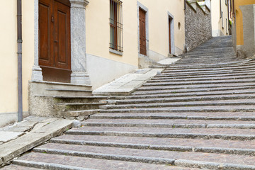 Fototapeta na wymiar Malownicze schody we Włoszech