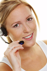 Frau mit Headset im Kundenservice