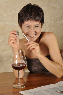 allegria fumo vino sigaretta