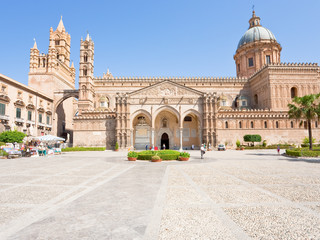 Fototapeta na wymiar Katedra w Palermo-starożytnego pałacu w Palermo, Sycylia
