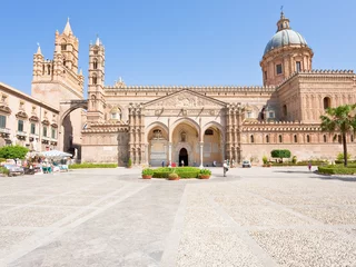 Fotobehang Kathedraal van Palermo - oud paleis in Palermo, Sicilië © vvoe