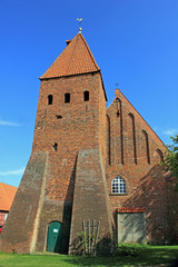 Obraz premium Gotische Backsteinkirche St.-Johannes-der-Täufer, Drakenburg