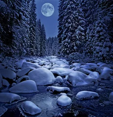 Plexiglas foto achterwand winternachtlandschap met bergrivier © Vera Kuttelvaserova