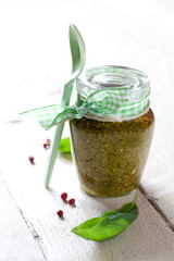 frisches Pesto im Glas