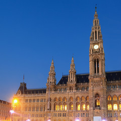 Fototapeta na wymiar Vienna's City Hall at sunrise