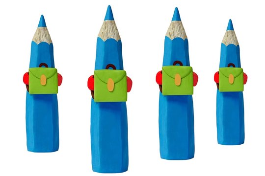 crayons de couleur se rendant &agrave; l'&eacute;cole