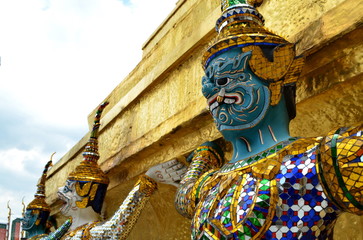 Fototapeta premium green guardian giant at temple of emerald buddha