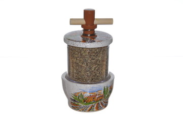 Mill with aromatic spices