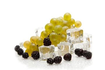 Foto op Plexiglas fruit met ijsblokjes © Eva Vargyasi