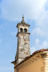 Fototapeta na wymiar campanile chiesetta