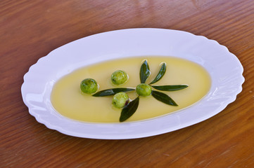 Olives with olive oil