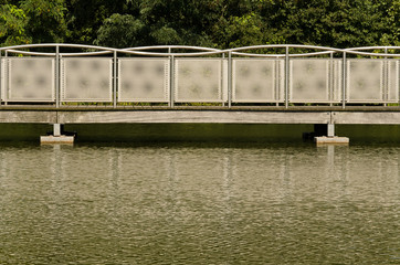 Br&uuml;cke im Wasser