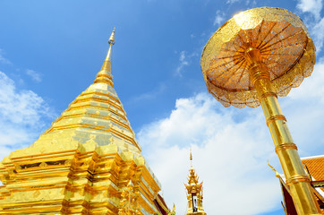 Golden stupa at doi suthep , chiang mai , thailand - obrazy, fototapety, plakaty