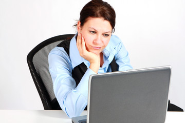 Frau mit Laptop