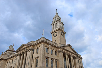 Fototapeta na wymiar Wieża zegarowa w Guildhall w Hull Yorkshire
