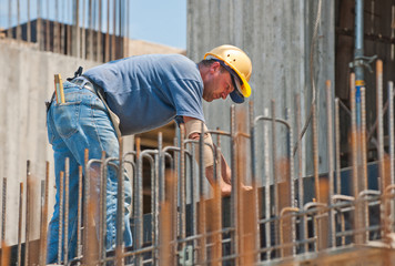 Construction worker busy with forwork frames - 35121906